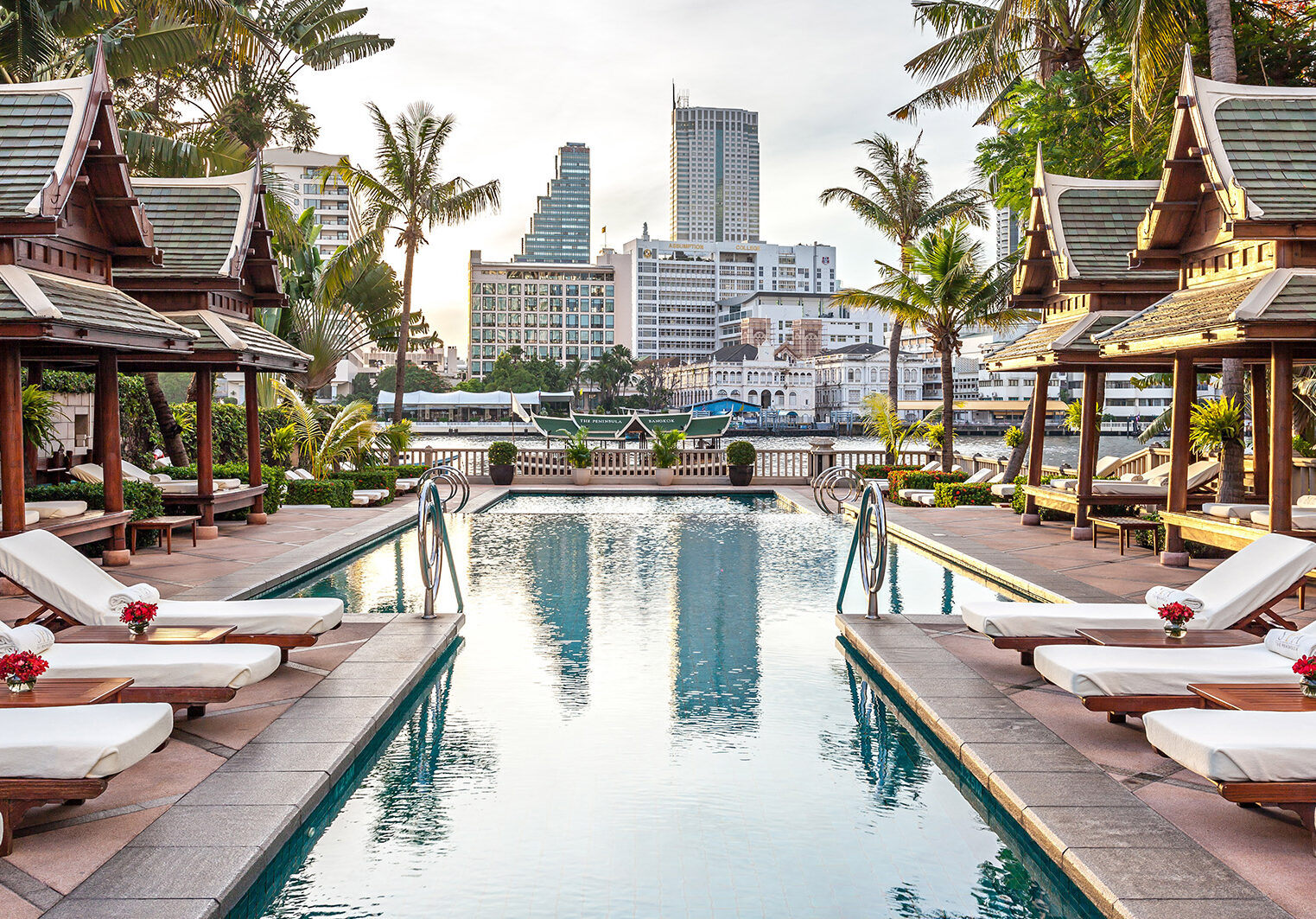 bangkok-the-peninsula-hotel-pool-view