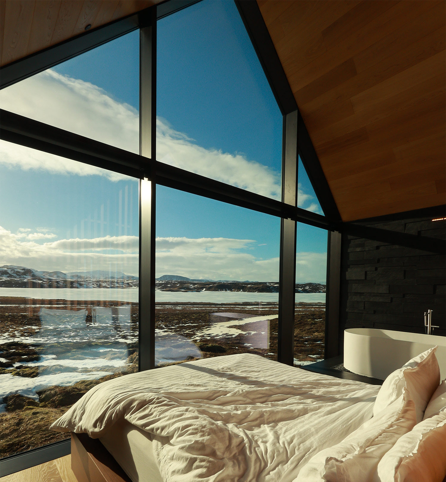luxury-hotels-iceland-aurora-borealis