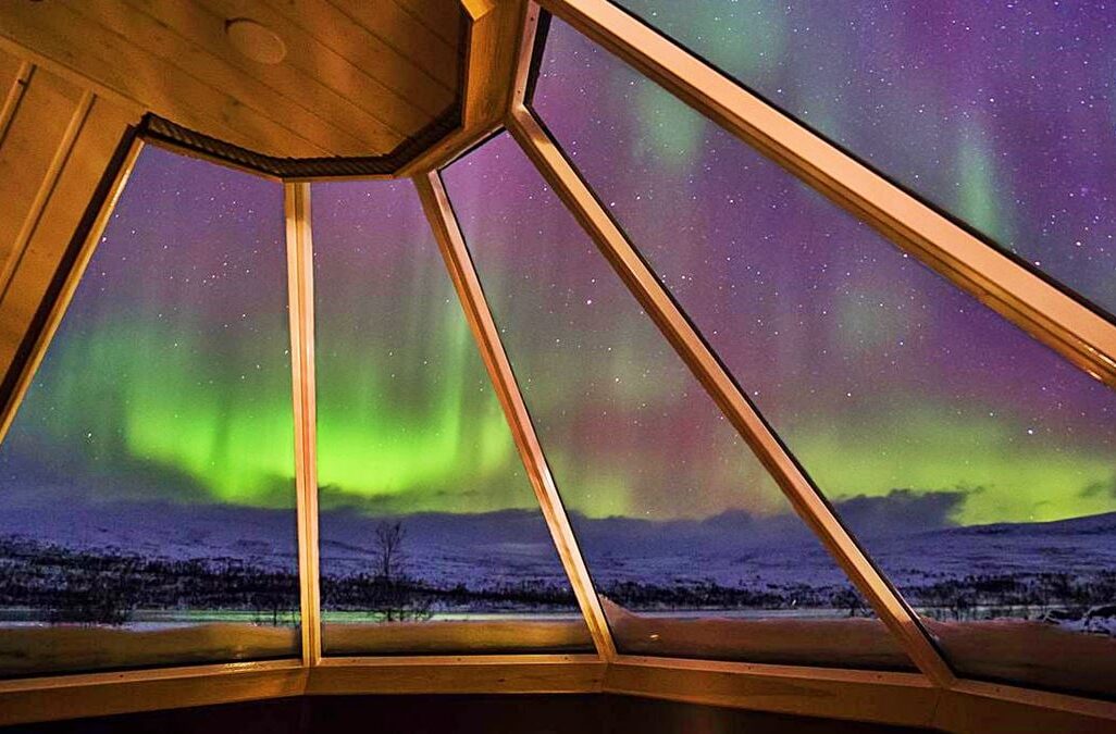 glass-igloo-northern-lights-experience