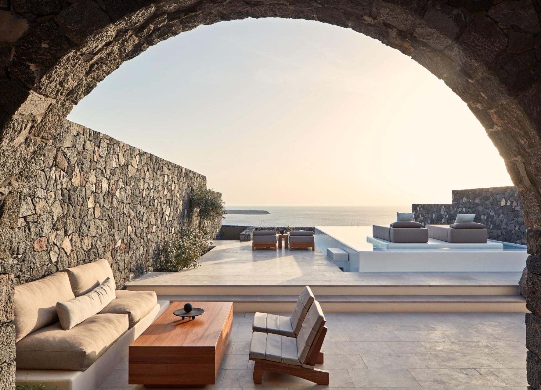 canaves-epitome-oia-santorini-romantic-hotels
