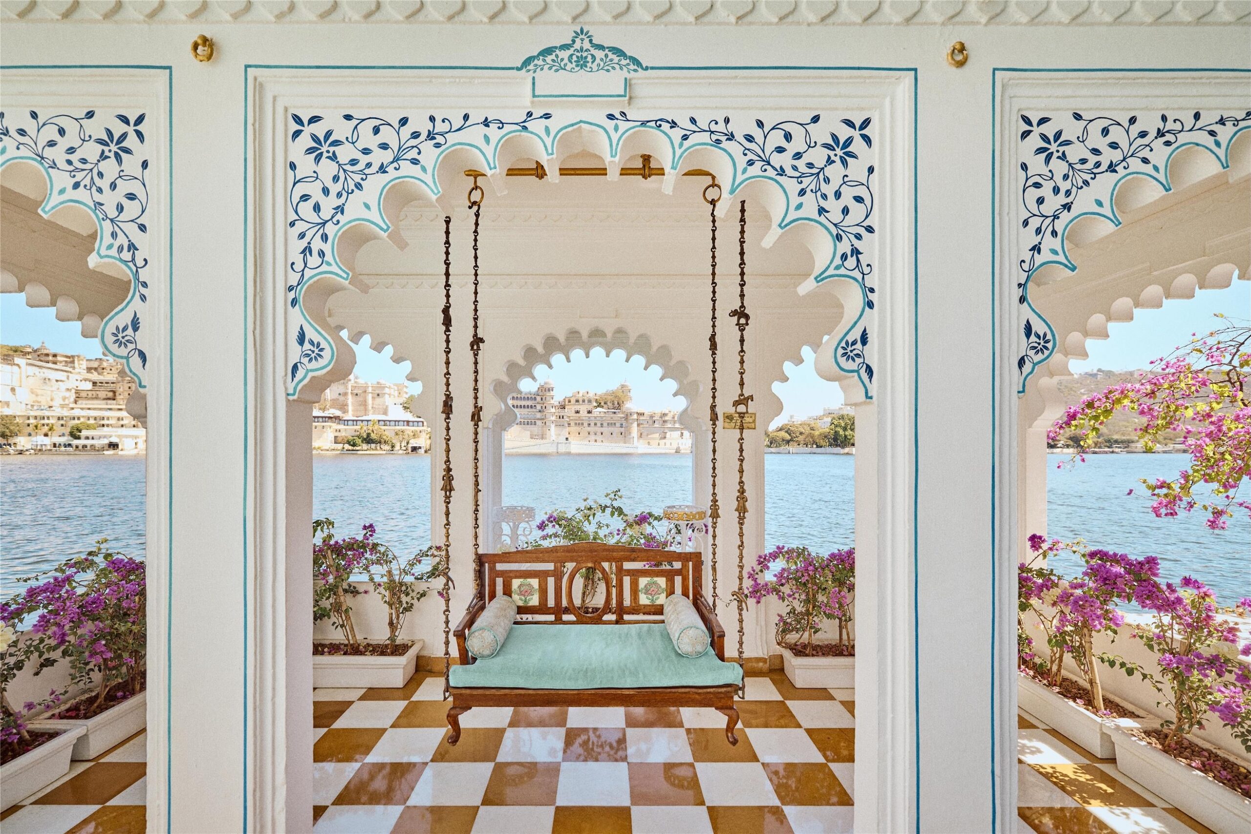 luxury-juorneys-rajasthan-india-taj-lake-palace