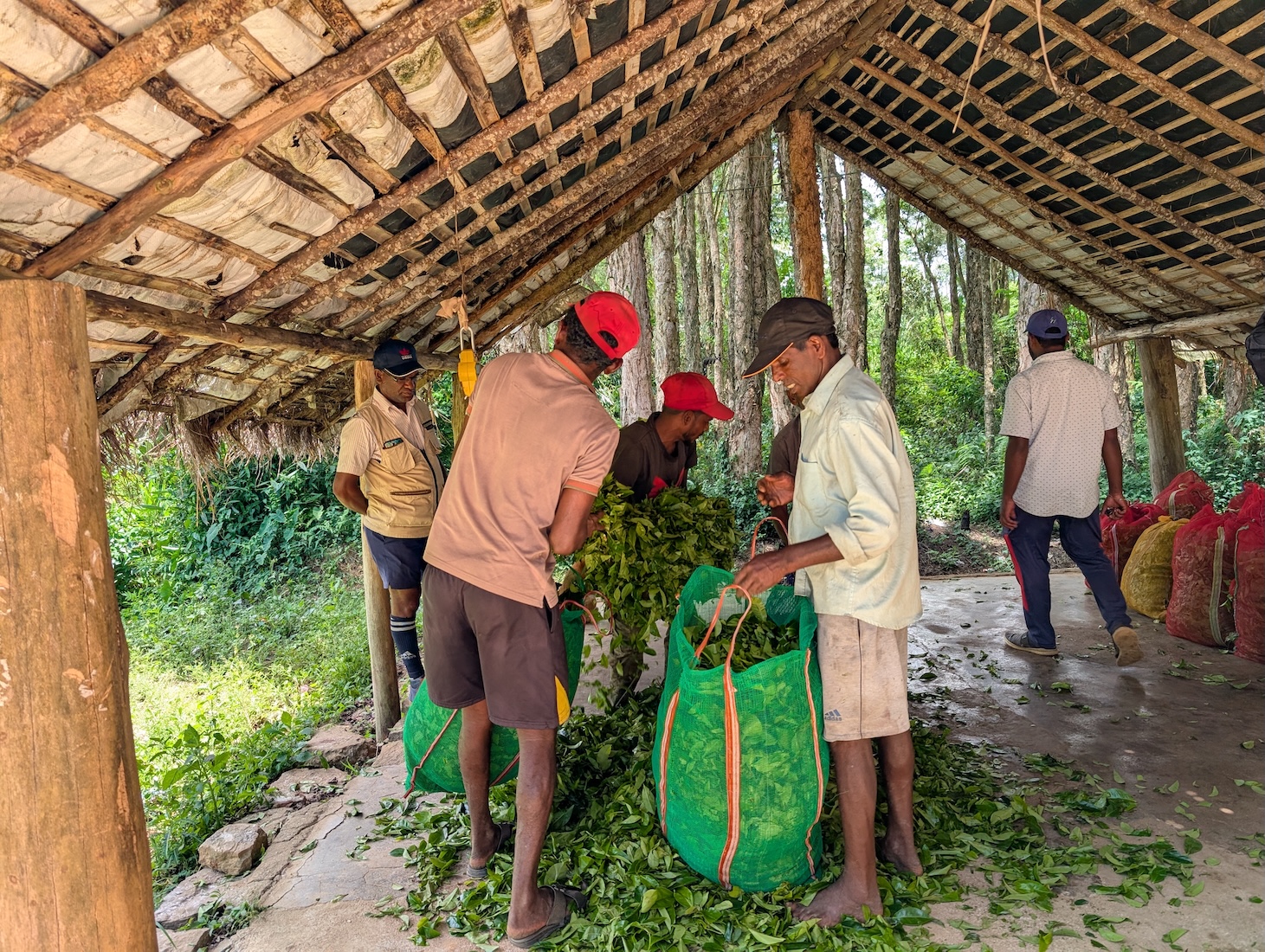 pekoe-trail-sri-lanka-people