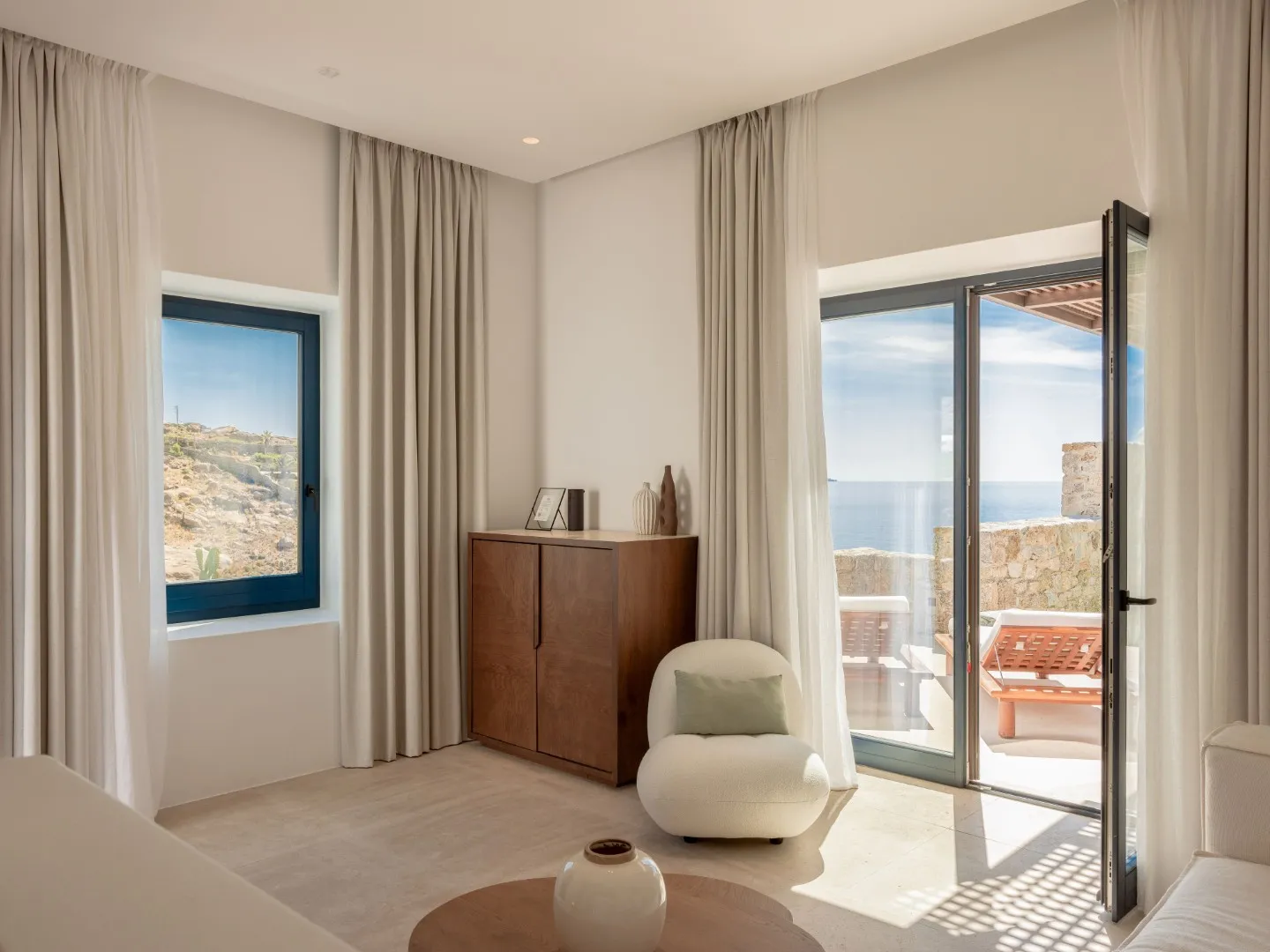 junior -pool-suite-cali-mykonos