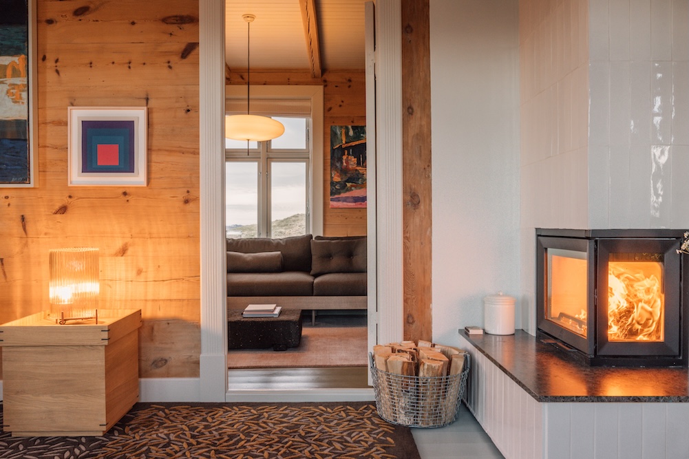 beyond-the-guidebook-lilloey-lounge