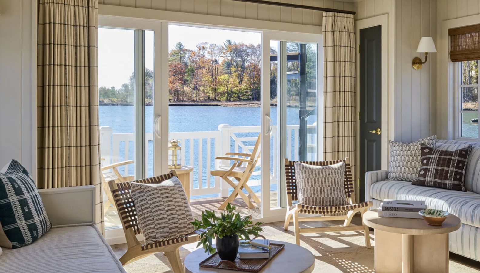 The White Barn Inn Houseboats, USA