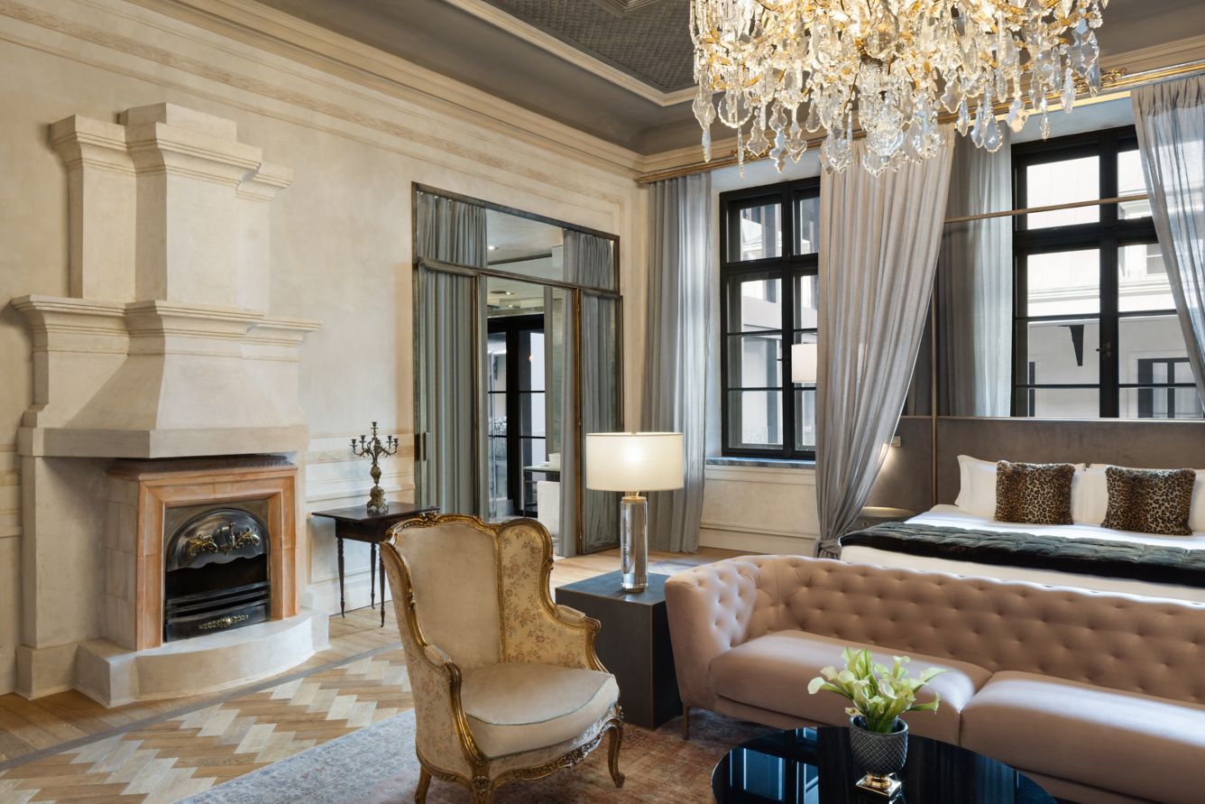 hotel h15 palace historical suite