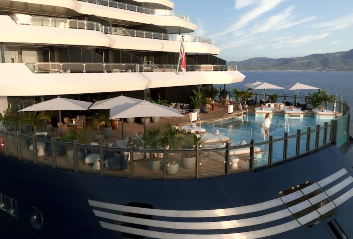The New Art of Cruising by Yacht
