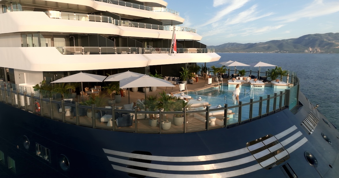 The New Art of Cruising by Yacht